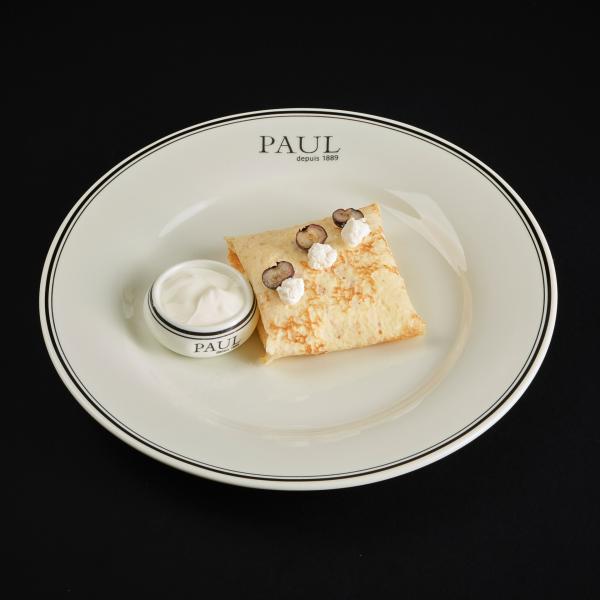 Classic crepes with toppings to choose